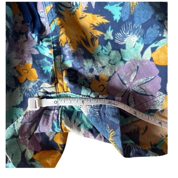 Patagonia womens XS tropical floral shorts 12” waist w/stretch - Picture 7 of 8